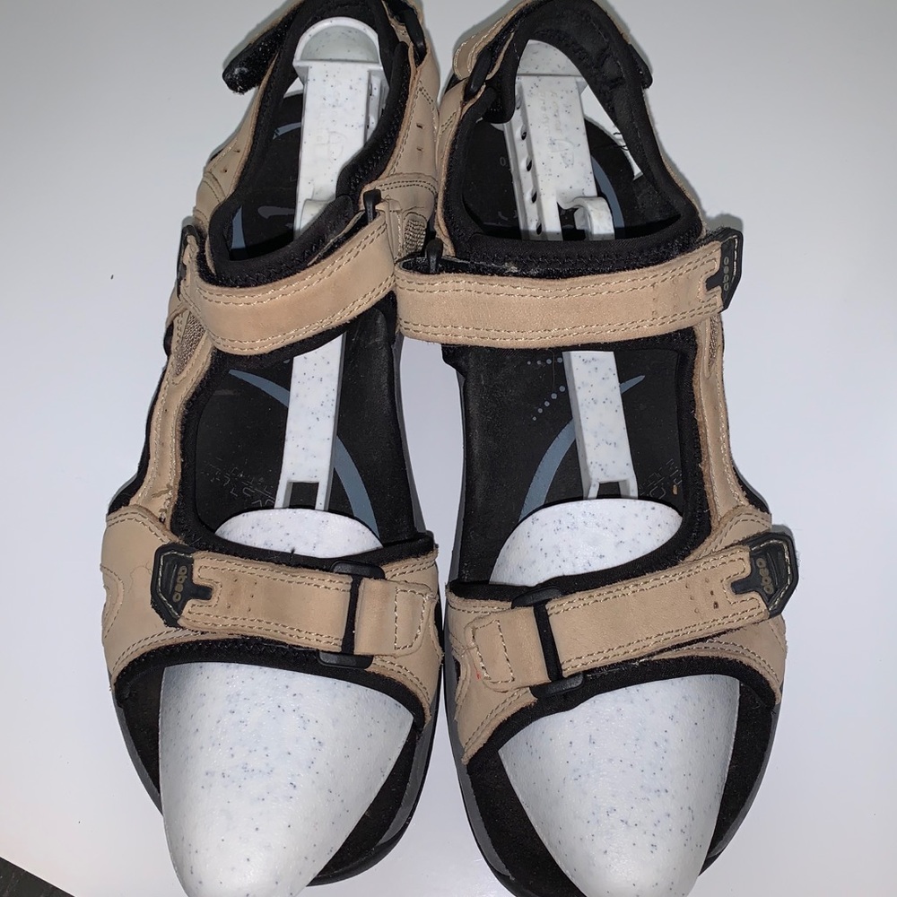 Abeo Huntington Flat sandals. Stone. Women’s Sz 11